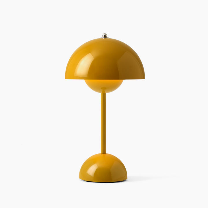 Regulowana lampa biurowa LED w minimalistycznym gabinecie