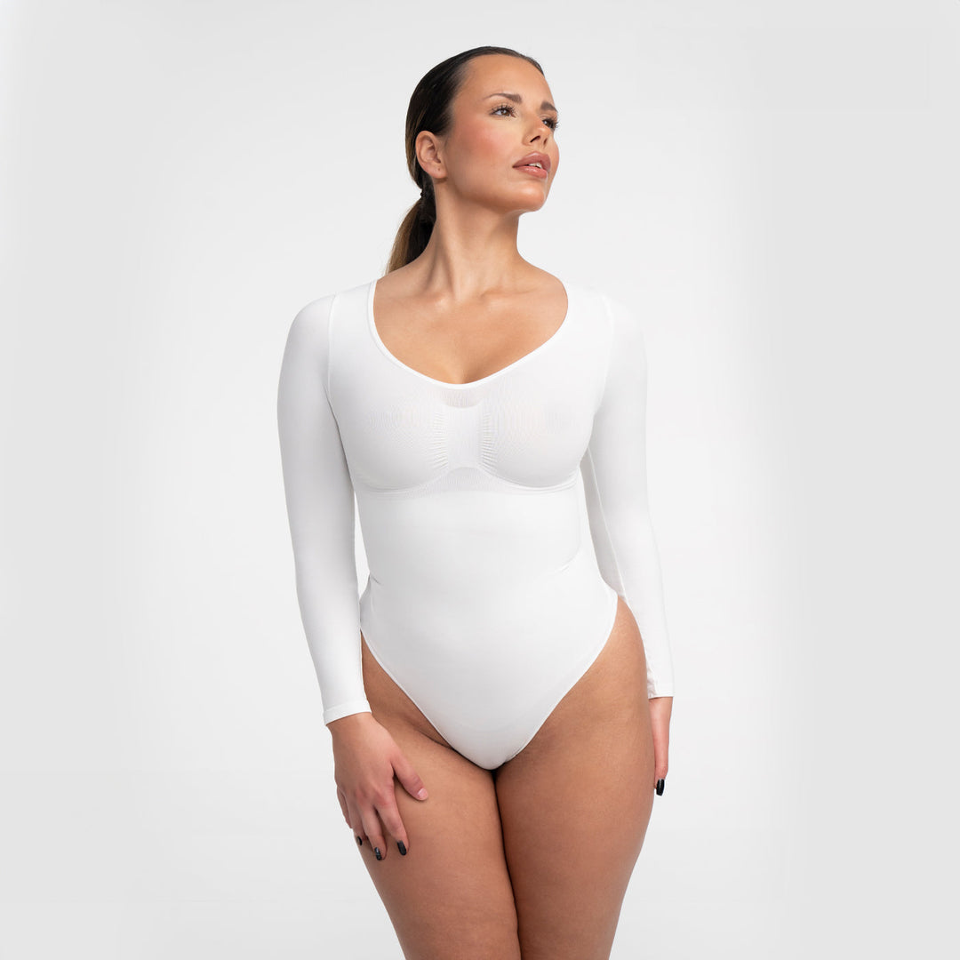 Cała sylwetka w damskim body wyszczuplającym i modelującym figurę
