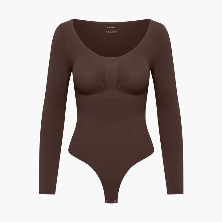 Damskie body modelujące z długim rękawem w zbliżeniu na elastyczny materiał