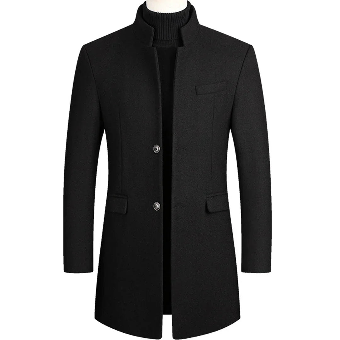 Czarny płaszcz męski slim fit, tył eleganckiego okrycia wierzchniego