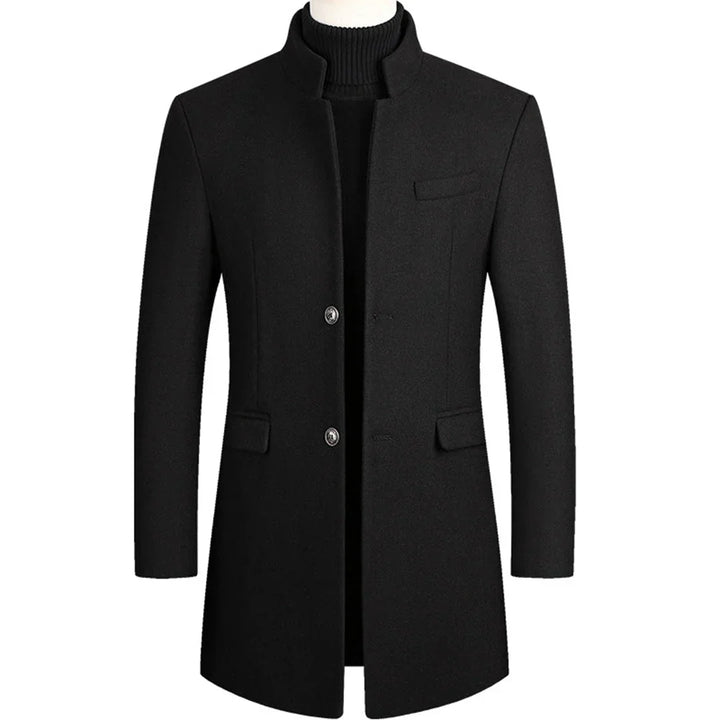 Czarny płaszcz męski slim fit, tył eleganckiego okrycia wierzchniego