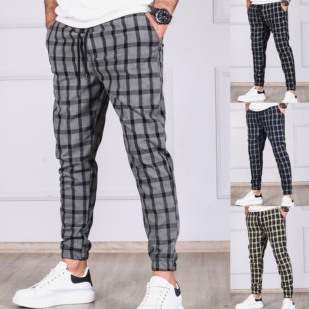 Stylowe spodnie męskie chinos casual, widok całego zestawu odzieży