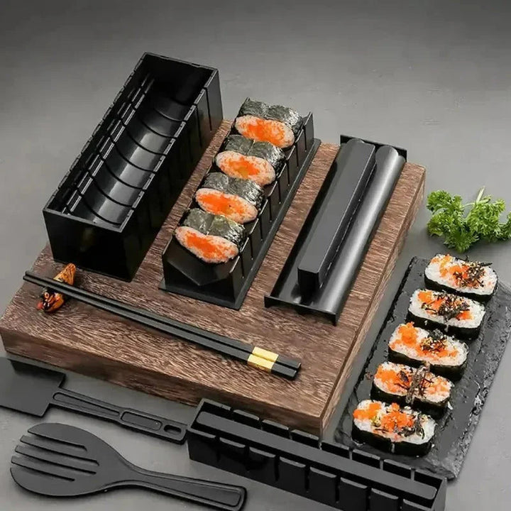 Zestaw do robienia sushi z formami i gotowymi rolkami na drewnianej tacy