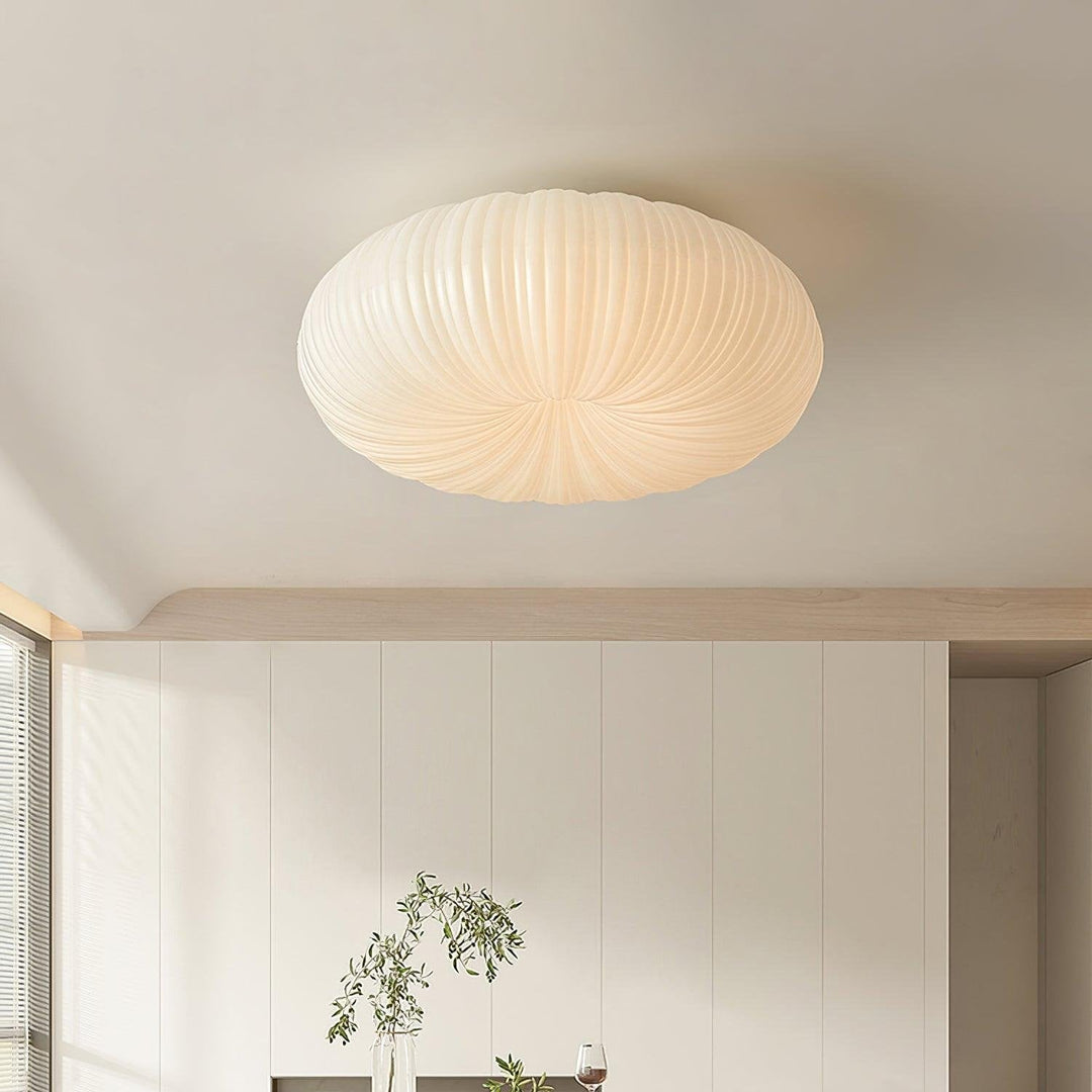 Oświetlenie salonu – designerska lampa sufitowa o unikalnym kształcie