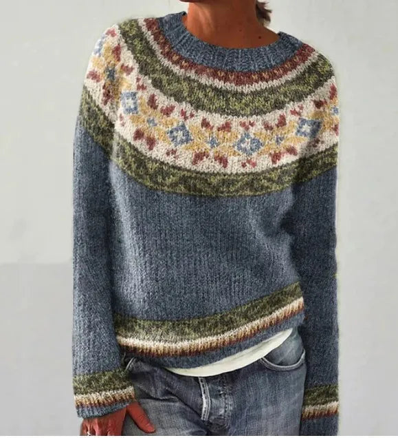 Zimowy sweter damski z motywem norweskim prezentowany na sylwetce