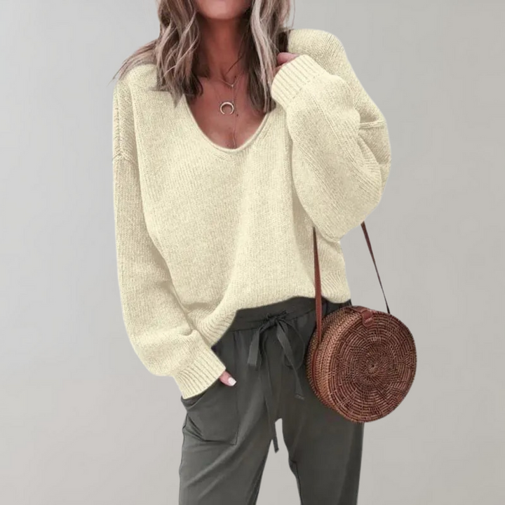 Elegancki sweter damski z miękkiej dzianiny, widok z tyłu