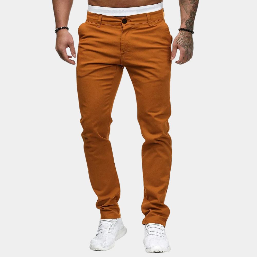 Eleganckie spodnie męskie chinos idealne na wiosnę, stylizacja casualowa