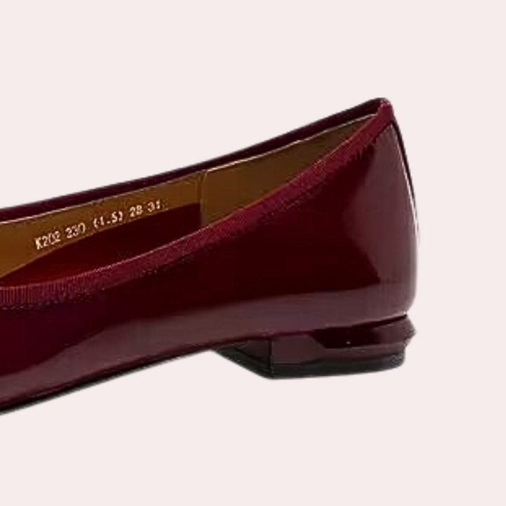 Stylowe płaskie buty damskie baleriny na wiosnę widok z góry