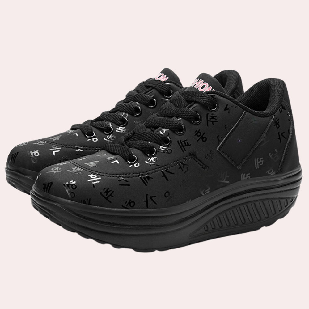 Modne damskie buty sportowe w casualowym wydaniu widoczne z boku