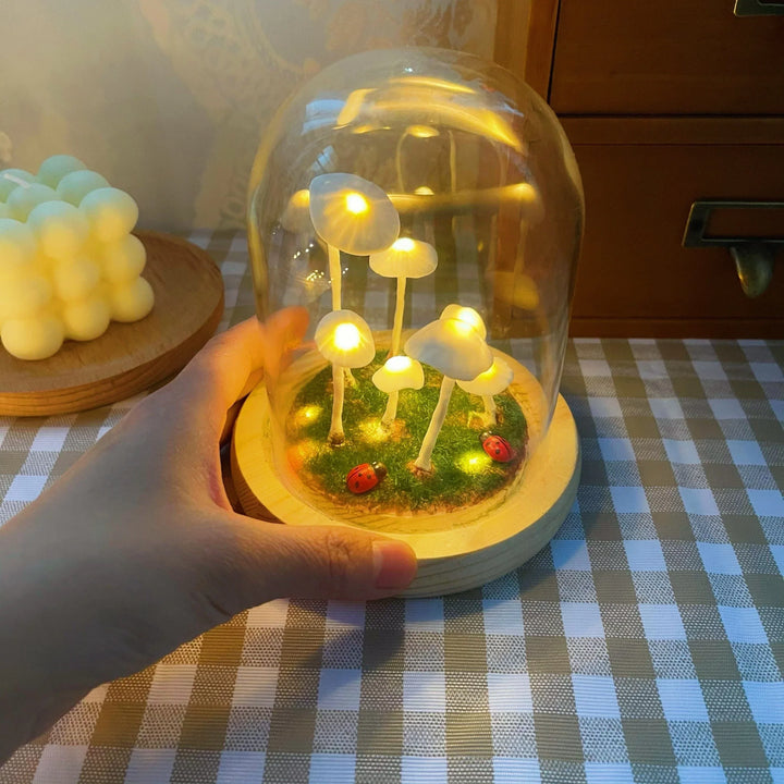 Stylowa lampka nocna w kształcie grzybka jako oświetlenie nastrojowe