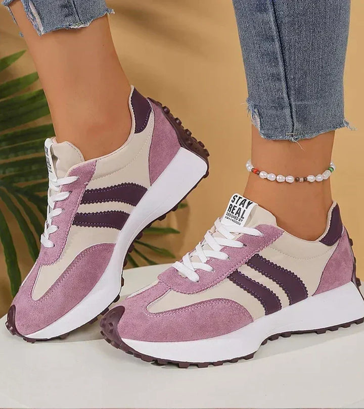 Szczegółowy widok cholewki damskich sneakersów w zbliżeniu