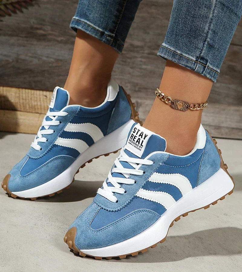 Wygodne buty damskie sneakersy, widok od tyłu na podeszwę
