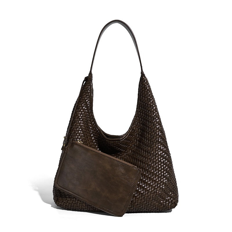Elegancka torebka damska typu shopper z plecioną strukturą, zbliżenie na materiał