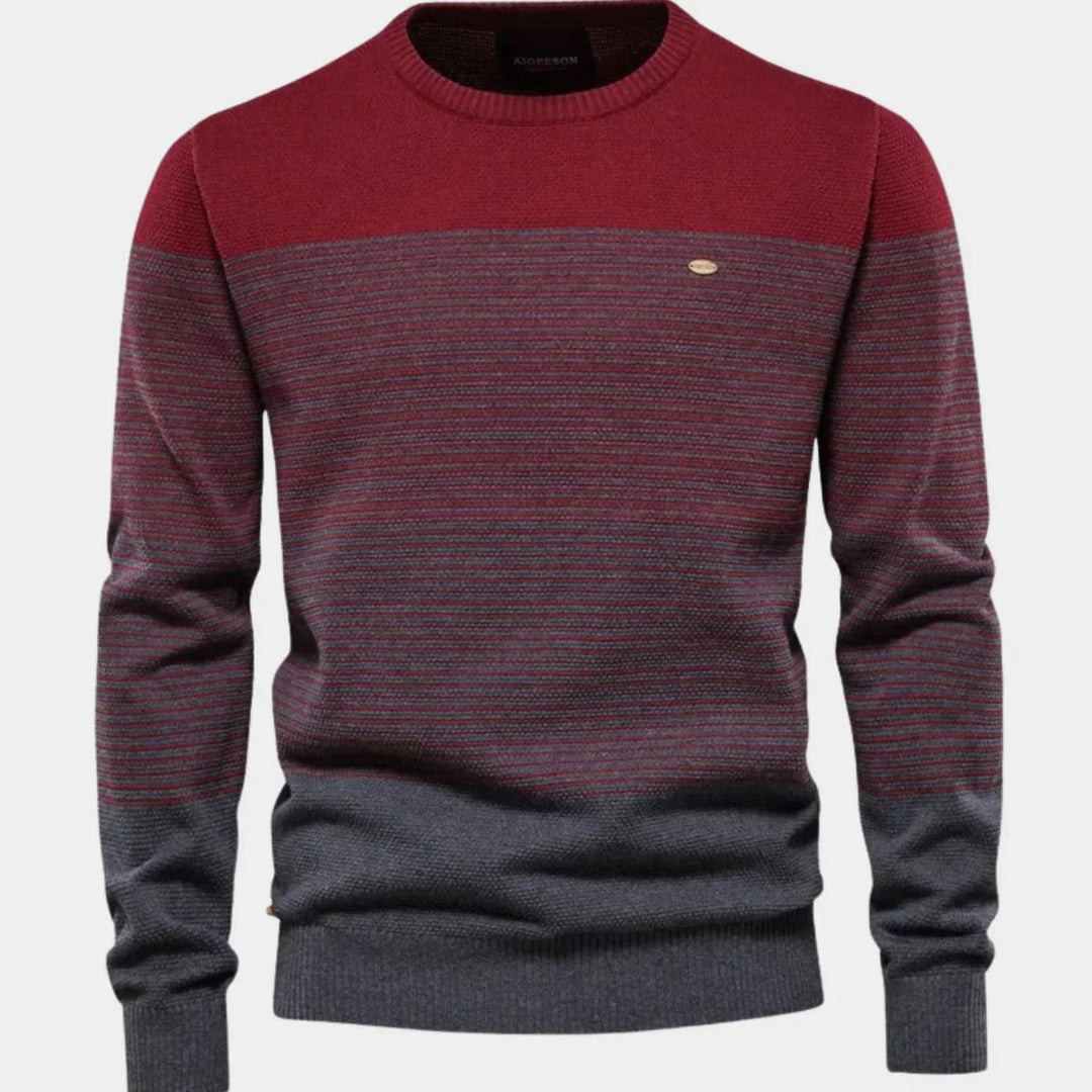 Męski modny sweter w paski casual, widok z bliska na dzianinę i ściągacz