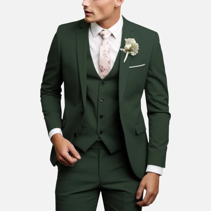 Męski garnitur trzyczęściowy slim fit, widok z tyłu, elegancka odzież męska