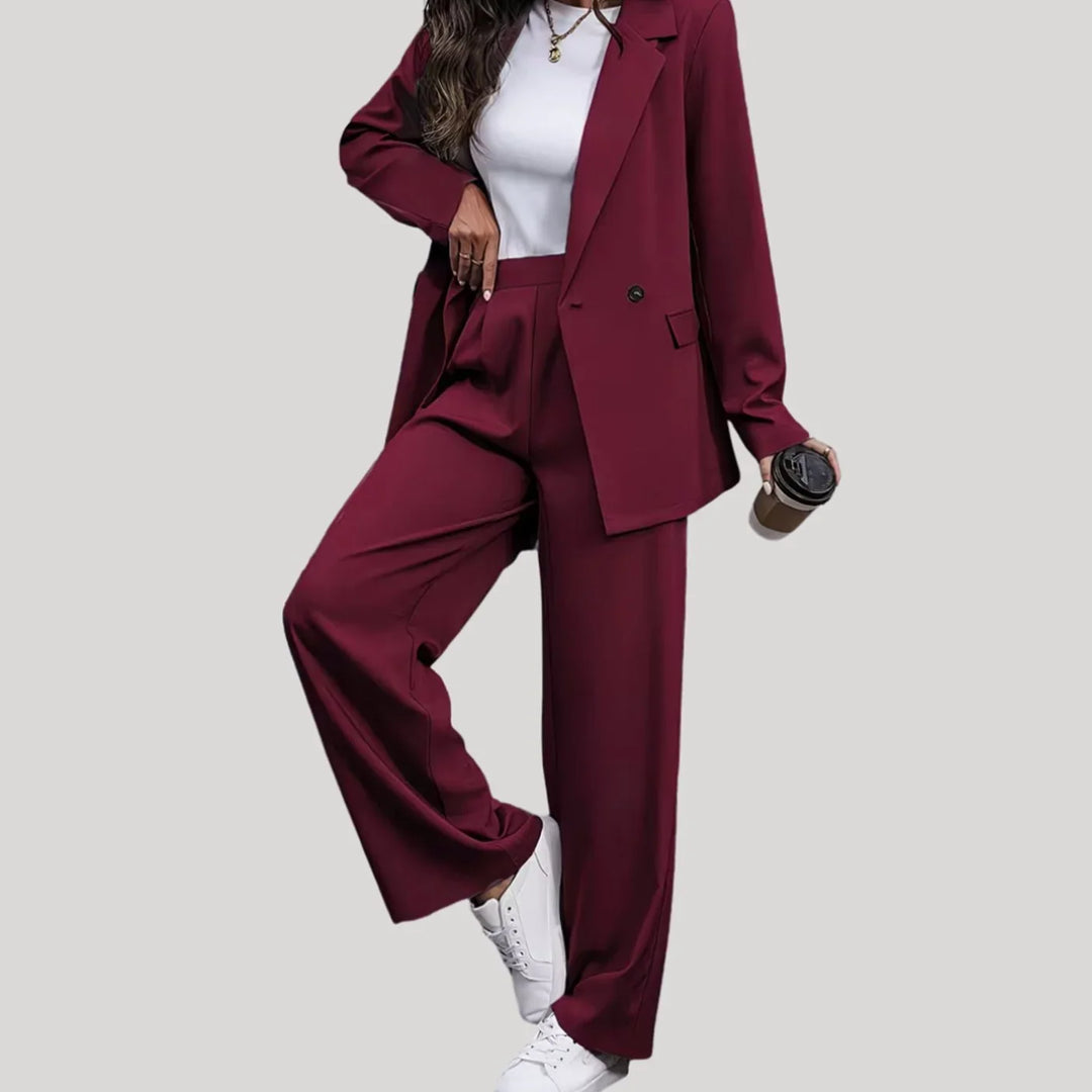 Zbliżenie na elegancki bordowy garnitur damski Emilia w stylu smart casual