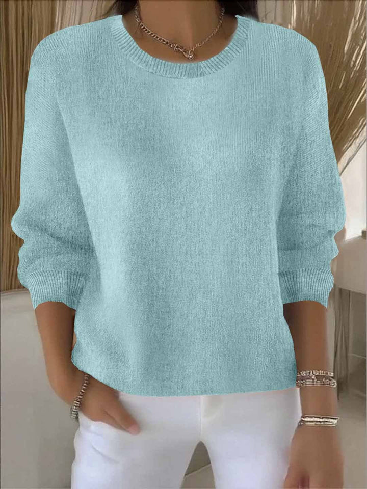 Damski sweter jesienno-zimowy, tekstura i splot dzianiny w zbliżeniu
