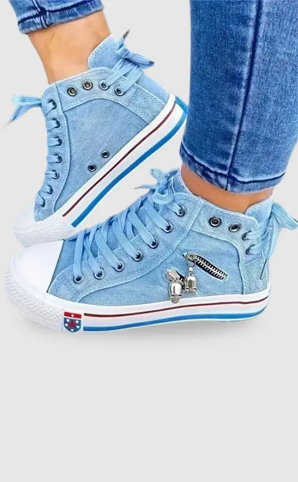 Damskie jasnoniebieskie sneakersy w stylu dżinsowym z ozdobnymi zamkami