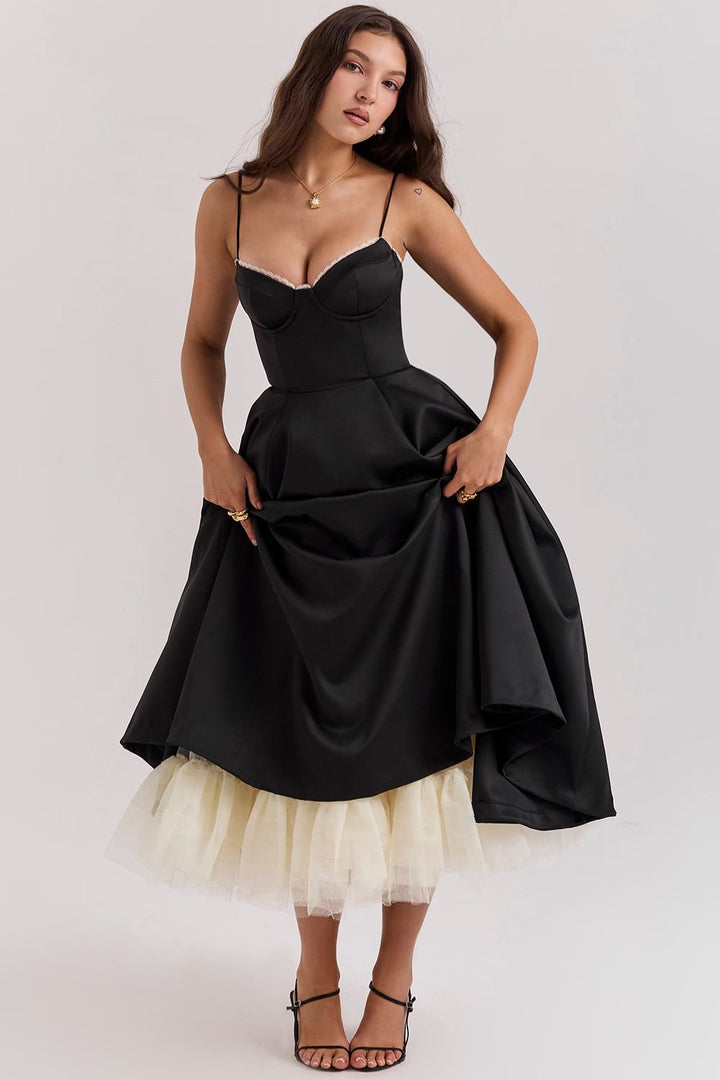 Klasyczna elegancka sukienka maxi w wersji monochromatycznej