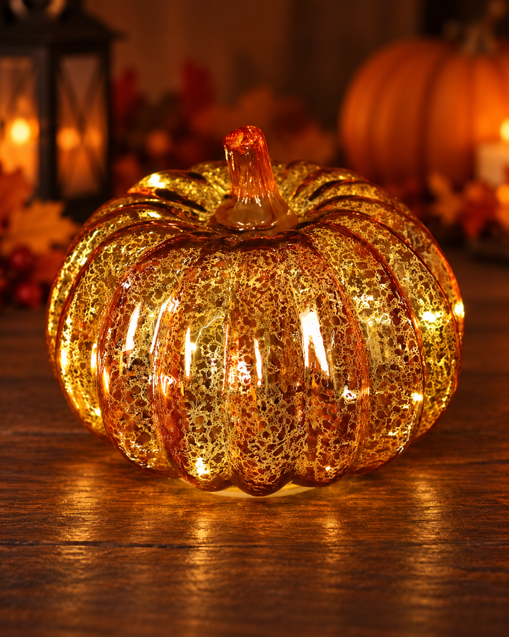 Szklana lampka LED dynia z timerem, ozdobna jesienna dekoracja na Halloween w zbliżeniu