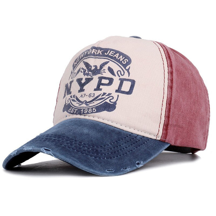 Stylowa czapka z daszkiem NYPD prezentowana na manekinie, akcesoria moda