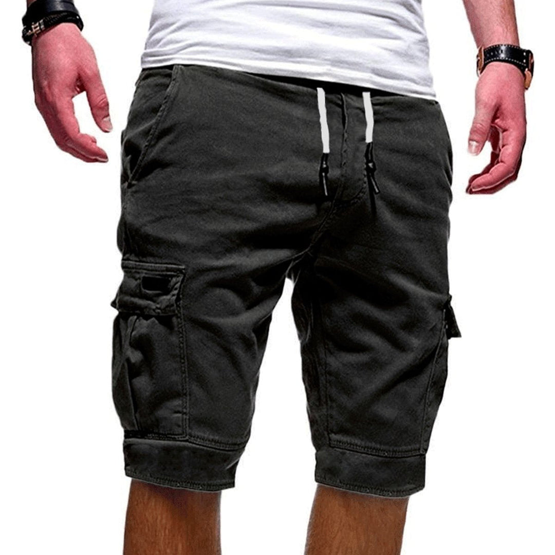 Beżowe spodenki męskie z regulowanym sznurkiem w pasie, widok z tyłu