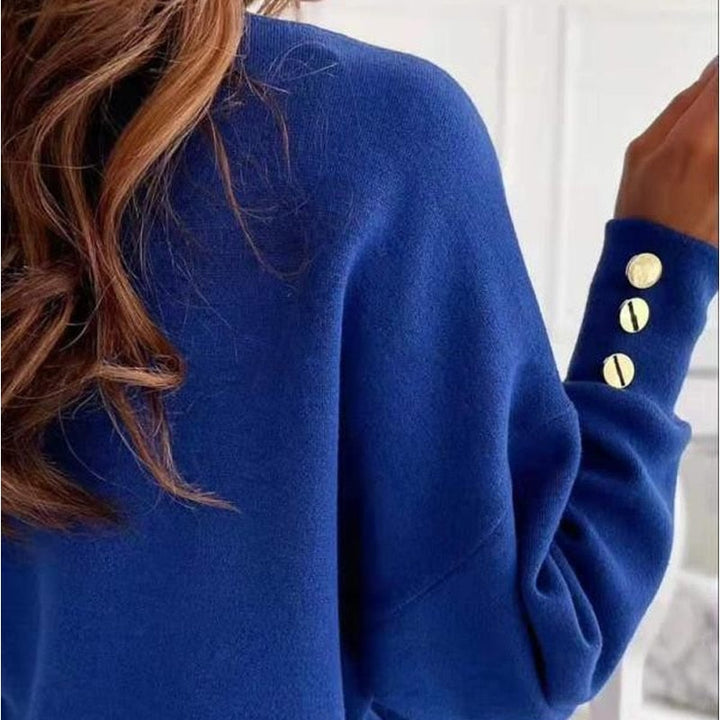 Elegancka bluzka damska w modnym stylu zbliżenie na materiał i krój