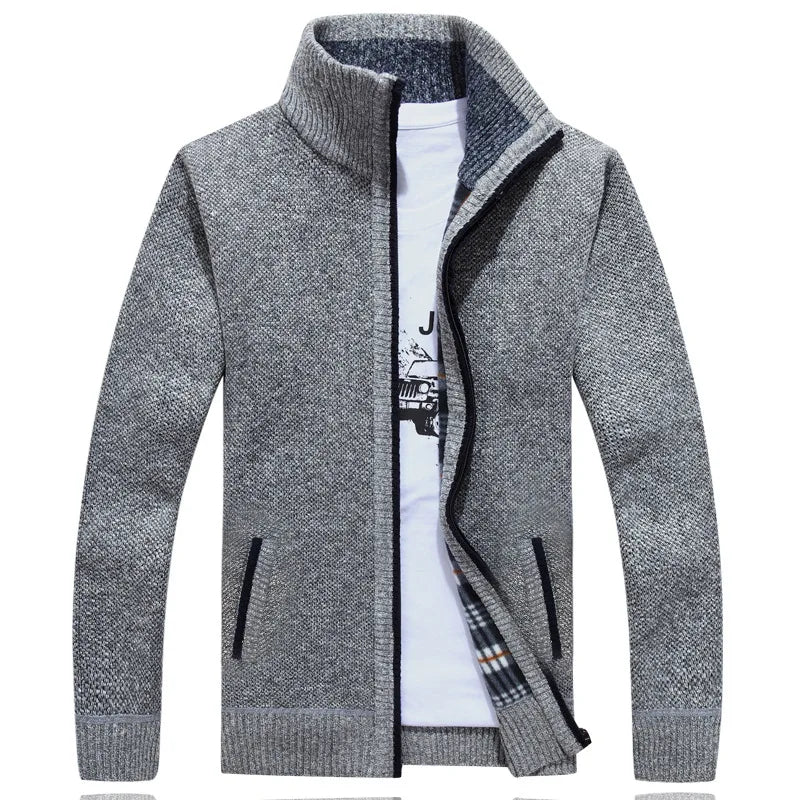 Stylowy sweter męski na co dzień, widok z tyłu na gładkie plecy