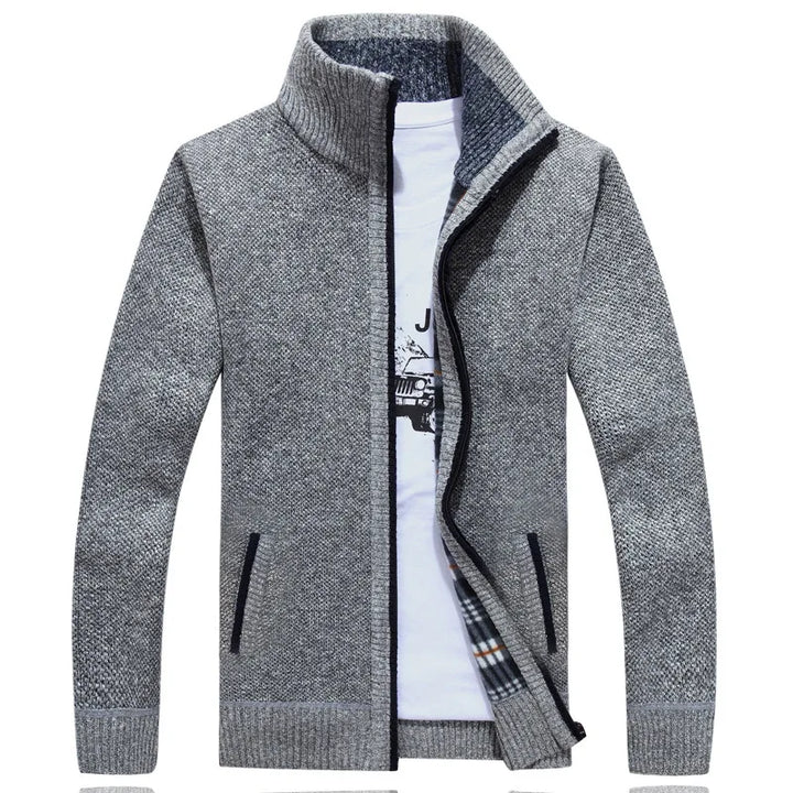 Stylowy sweter męski na co dzień, widok z tyłu na gładkie plecy