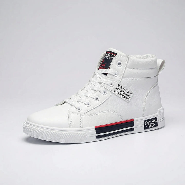 Białe wysokie męskie sneakersy Tommie z kolorowymi akcentami na jasnym tle