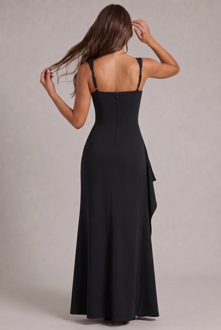 Elegancka kreacja maxi z długim rozcięciem i dopasowaną górą