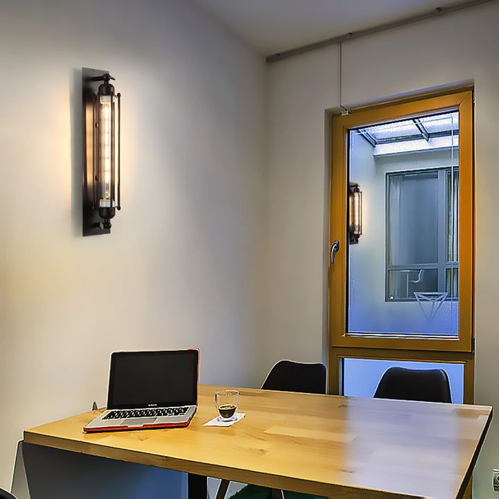 Lampa loftowa zamontowana na ścianie w nowoczesnym biurze