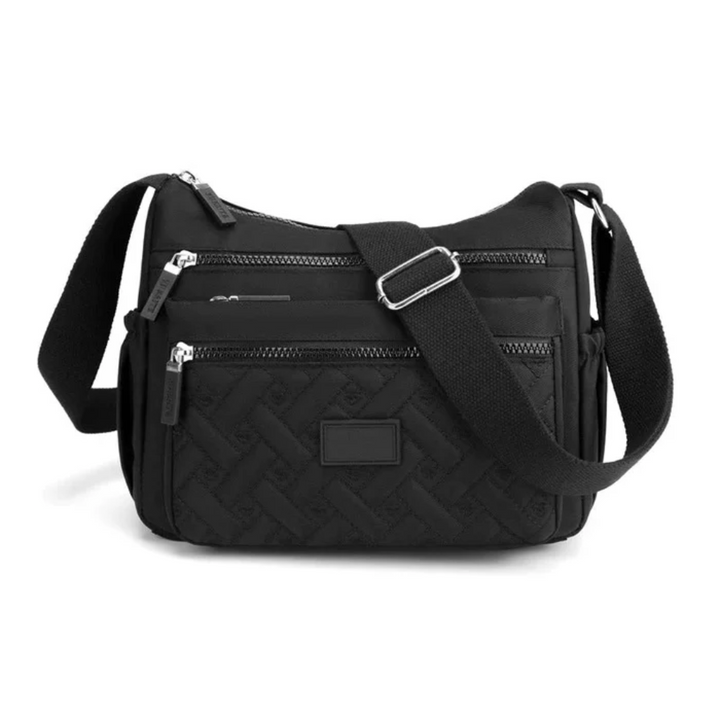 Stylowa torba na ramię prezentowana na modelce