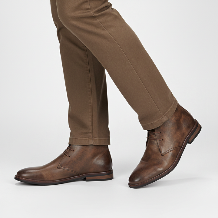 Brązowe męskie botki vintage w stylu desert boot, eleganckie skórzane obuwie
