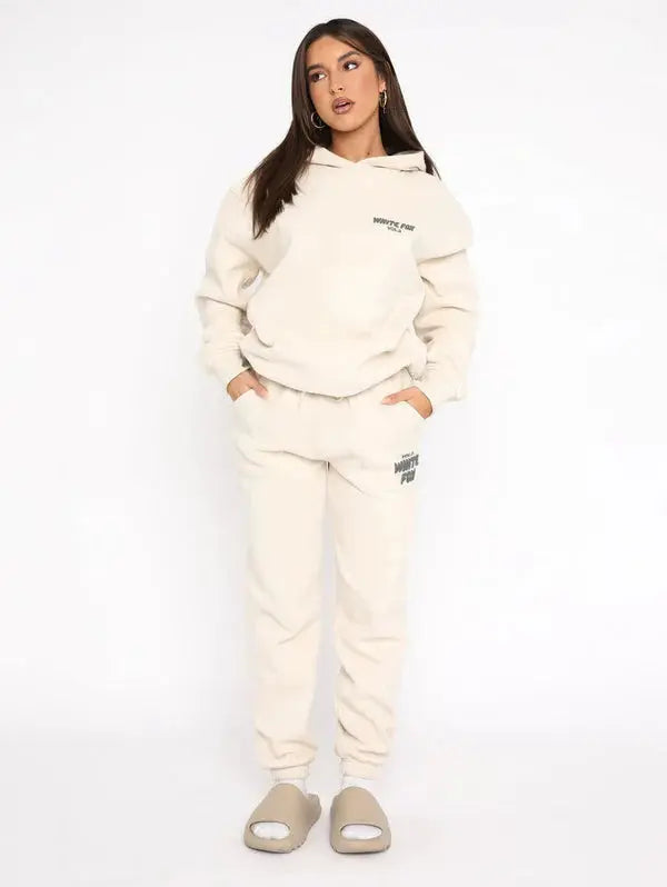 Elegancki dres damski oversize w stylizacji casual