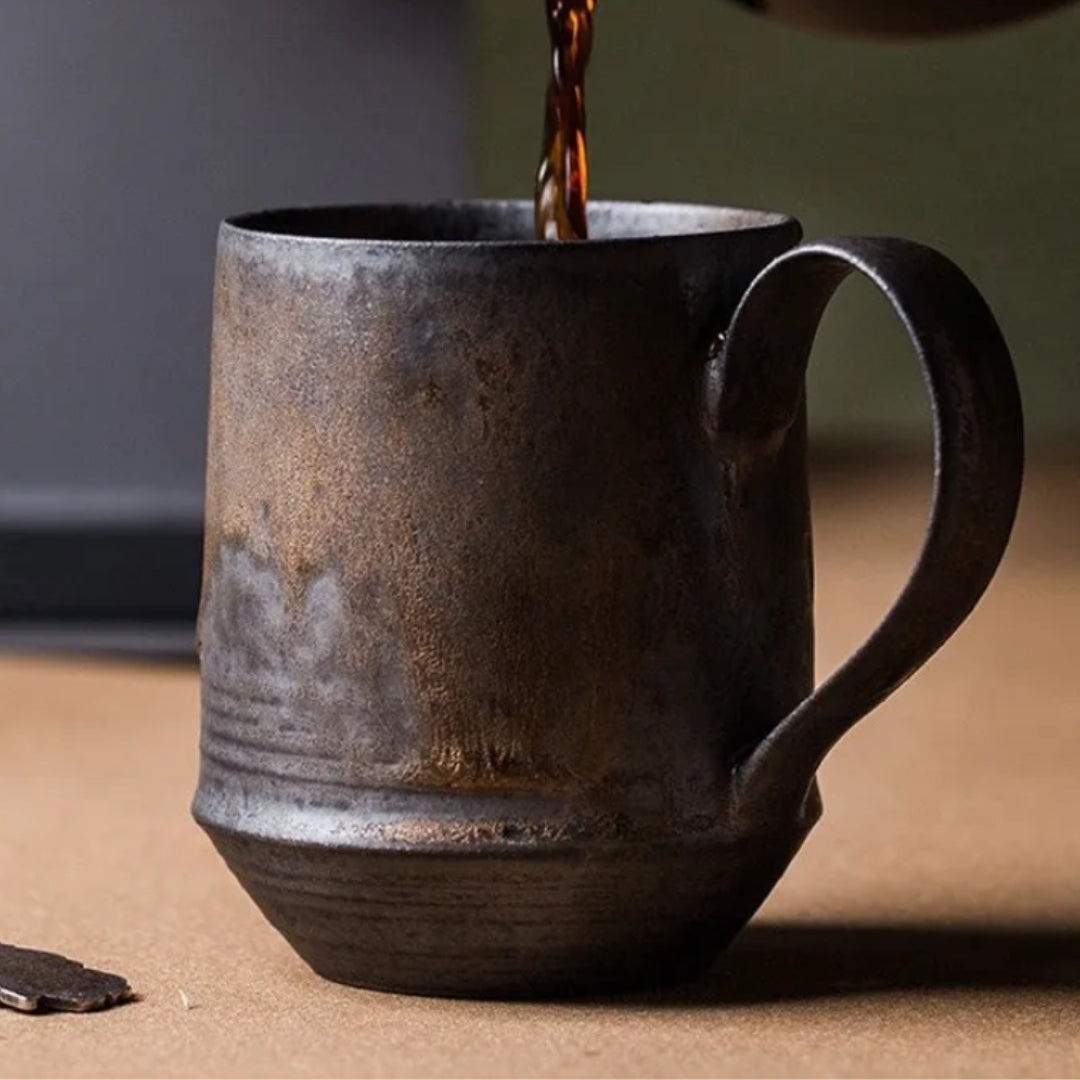 Mały kubek do kawy handmade o unikalnej fakturze i ciepłej barwie