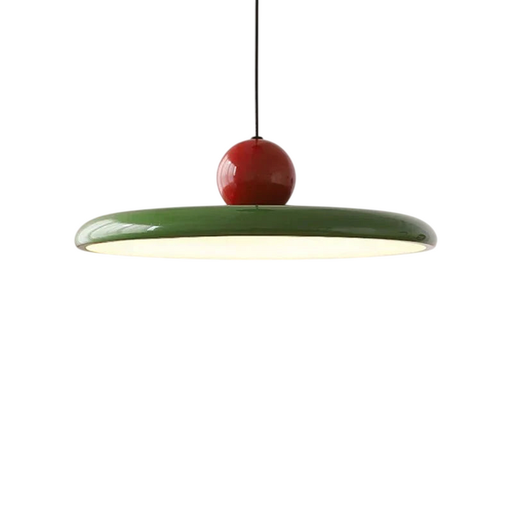 Zielona lampa wisząca LED Bauhaus z czerwoną kulistą nadstawką na białym tle