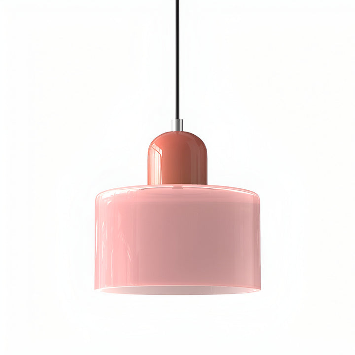 Szklana lampa wisząca nad stolik kawowy w salonie