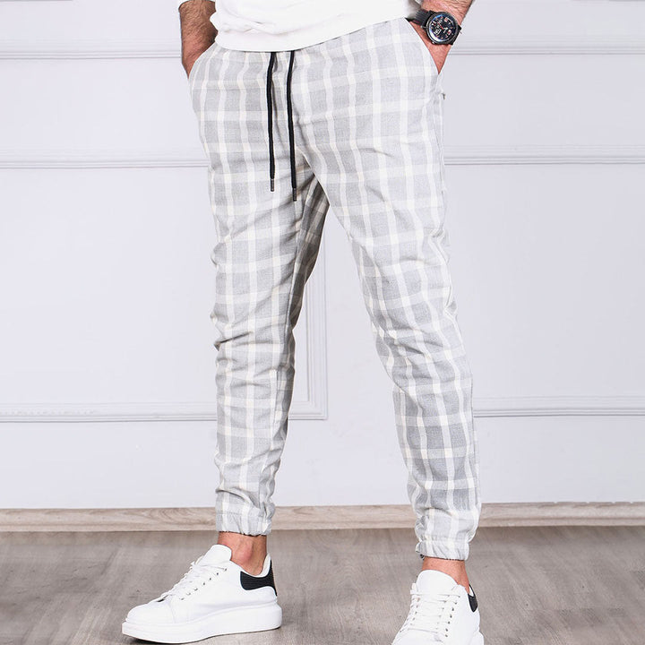 Męskie spodnie chinos w kratę, eleganckie i casualowe, widok z tyłu