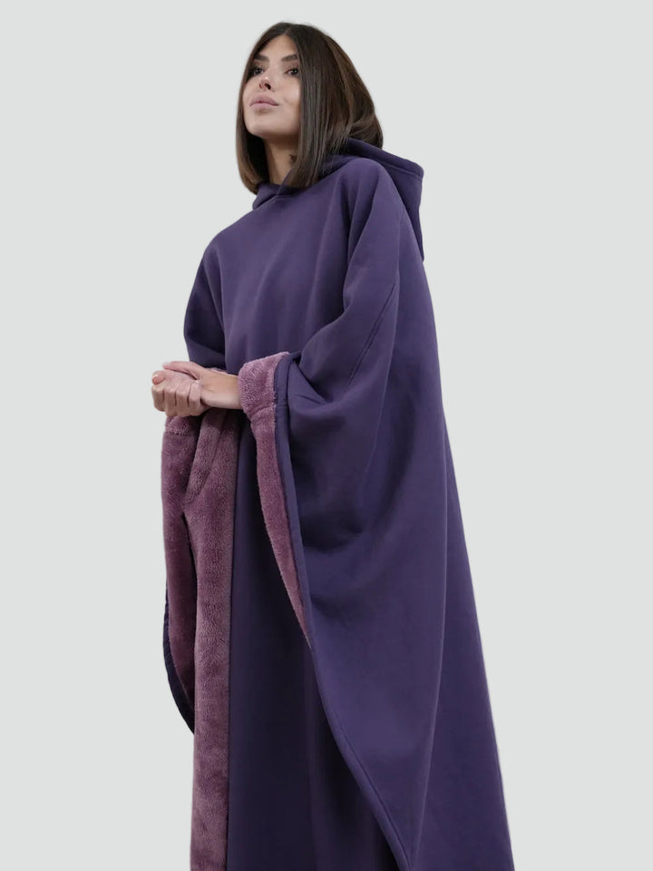 Ciepłe ponczo z kapturem w wersji unisex, modny i wygodny fason oversize.