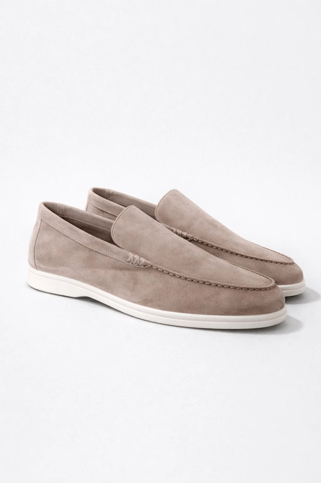 Skórzane buty męskie typu mokasyny, eleganckie i wygodne obuwie męskie