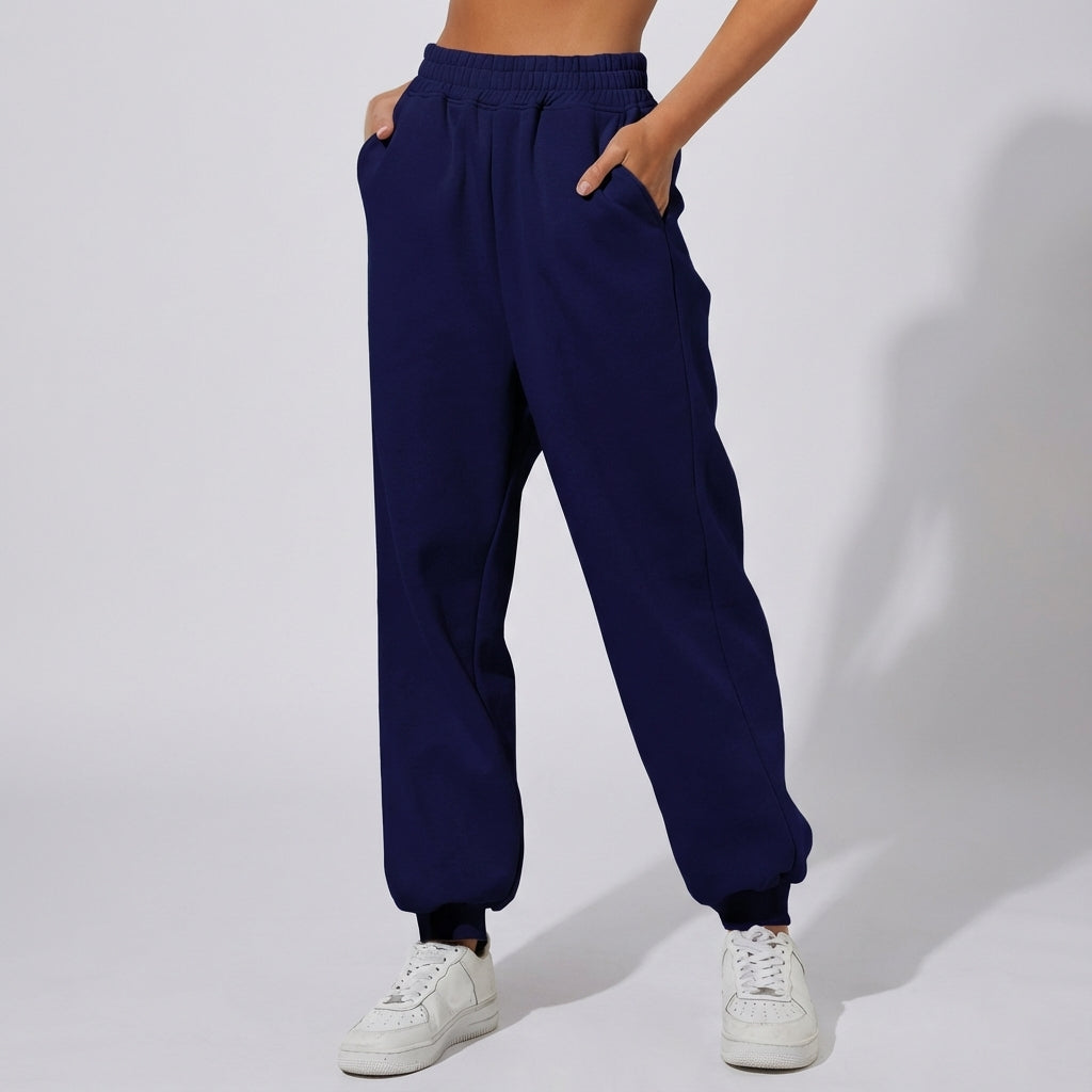 Luźne spodnie damskie loungewear, widok boczny kroju i sylwetki