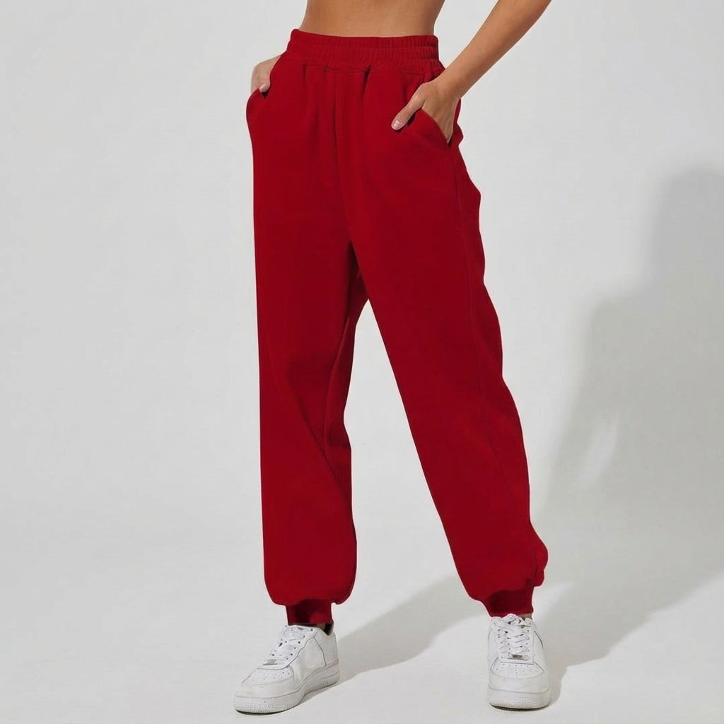 Luźne spodnie loungewear damskie, prezentacja kieszeni bocznych