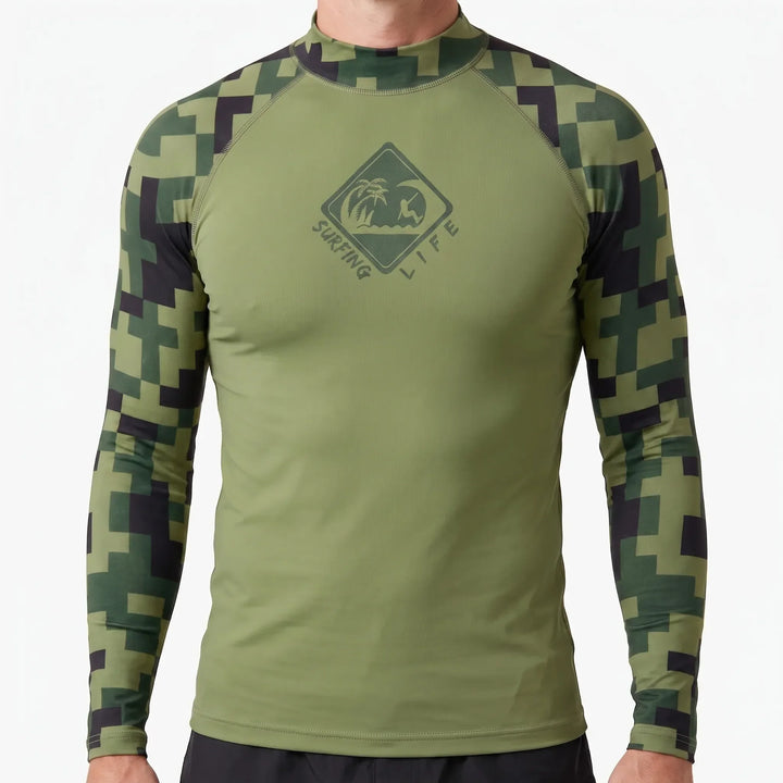 Wygodny rashguard męski z długim rękawem, prezentacja na manekinie