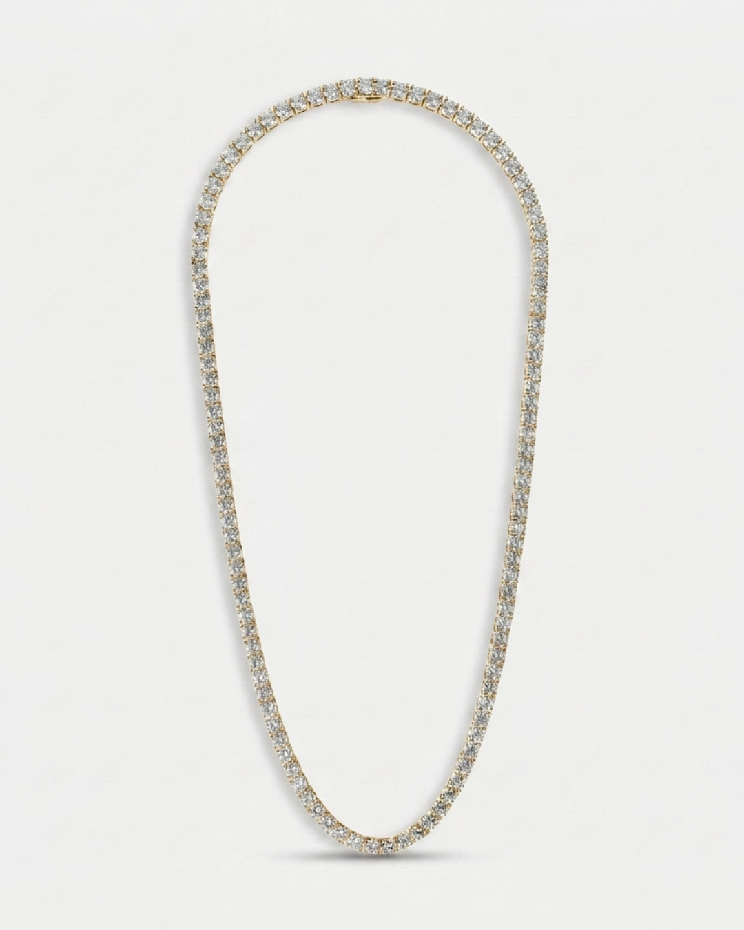 Męski naszyjnik tennis chain 5 mm w pełnym ujęciu