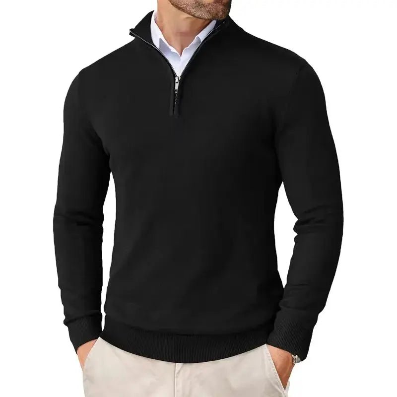 Miękki sweter męski smart casual, detal wykończenia kołnierza i suwaka