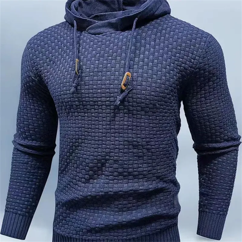 Stylowy męski pulower z kapturem w casualowej stylizacji na co dzień