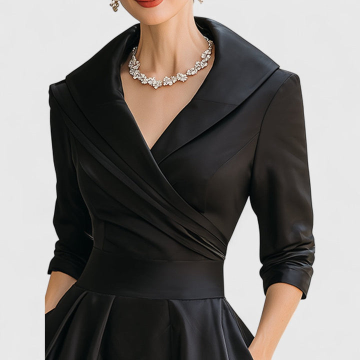 Kompletna stylizacja z elegancką sukienką wizytową midi i dodatkami