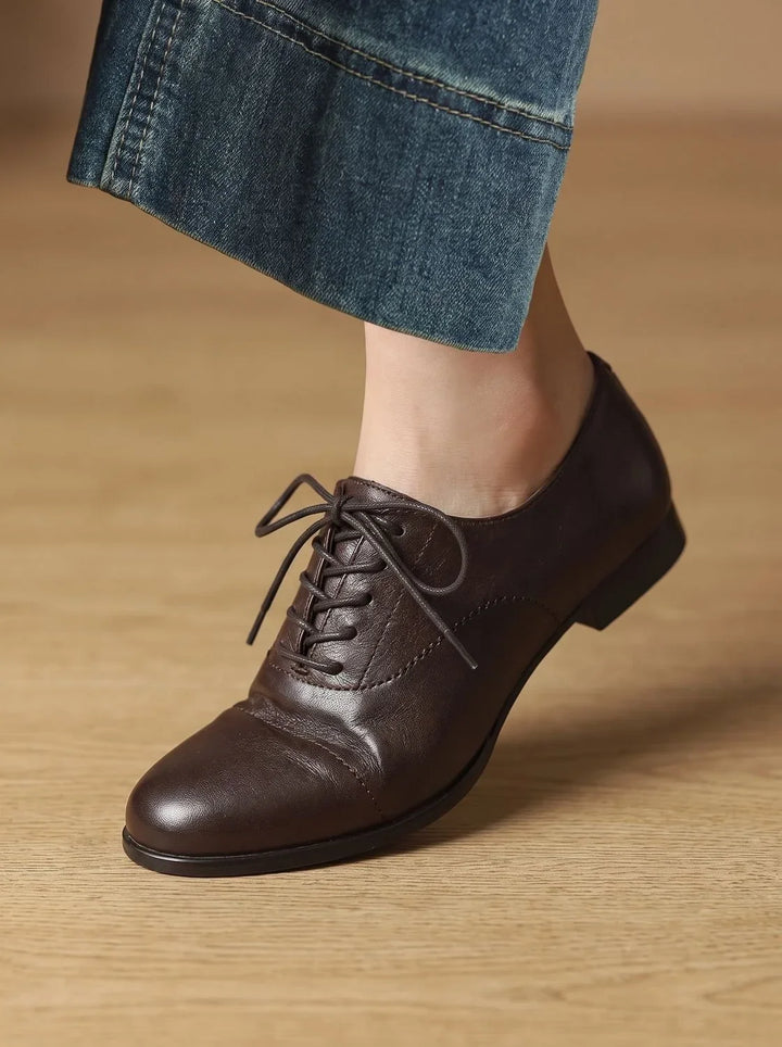 Modne półbuty damskie oxford z zaokrąglonym noskiem i minimalistycznym designem