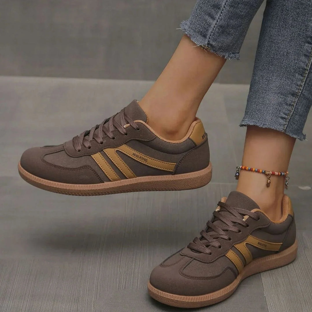 Damskie sneakersy ortopedyczne ze sznurowaniem, widok z boku, wygodne obuwie codzienne